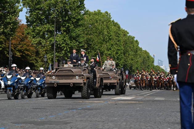President Emmanuel Macron, Brigitte Macron, and officials at the July 14 military ceremony in Paris Jeanne Accorsini Pool Bestimage French President Emmanuel Macron, commander-in-chief of the French Armed Forces, is accompanied for the first time by General Fabien Mandon as they ride aboard a military command vehicle during the annual Bastille Day military parade on the Champs-Élysées in Paris, France, on July 14, 2026 ACCORSINIJEANNE accorsini0133 Credit Jeanne Accorsini SIPA 2607141139 Paris France  Copyright: xJeannexAccorsinix xPoolx xBestimagexJeannexAccorsinix xPoolx xBestimagex