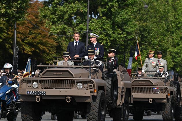 President Emmanuel Macron, Brigitte Macron, and officials at the July 14 military ceremony in Paris Jeanne Accorsini Pool Bestimage French President Emmanuel Macron, commander-in-chief of the French Armed Forces, is accompanied for the first time by General Fabien Mandon as they ride aboard a military command vehicle during the annual Bastille Day military parade on the Champs-Élysées in Paris, France, on July 14, 2026 ACCORSINIJEANNE accorsini0134 Credit Jeanne Accorsini SIPA 2607141139 Paris France  Copyright: xJeannexAccorsinix xPoolx xBestimagexJeannexAccorsinix xPoolx xBestimagex