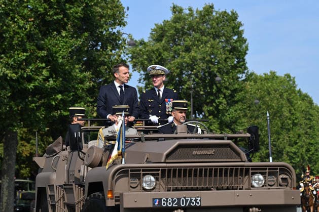 President Emmanuel Macron, Brigitte Macron, and officials at the July 14 military ceremony in Paris Jeanne Accorsini Pool Bestimage French President Emmanuel Macron, commander-in-chief of the French Armed Forces, is accompanied for the first time by General Fabien Mandon as they ride aboard a military command vehicle during the annual Bastille Day military parade on the Champs-Élysées in Paris, France, on July 14, 2026 ACCORSINIJEANNE accorsini0137 Credit Jeanne Accorsini SIPA 2607141139 Paris France  Copyright: xJeannexAccorsinix xPoolx xBestimagexJeannexAccorsinix xPoolx xBestimagex