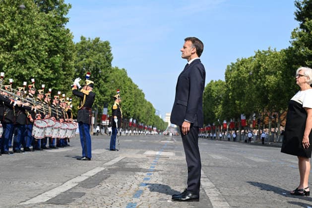 President Emmanuel Macron, Brigitte Macron, and officials at the July 14 military ceremony in Paris Jeanne Accorsini Pool Bestimage France s President Emmanuel Macron reviews troops on the Place de la Concorde with the Arc de Triomphe in the background during the annual Bastille Day military parade in Paris on July 14, 2026 ACCORSINIJEANNE accorsini0144 Credit Jeanne Accorsini SIPA 2607141140 Paris, France  Copyright: xJeannexAccorsinix xPoolx xBestimagexJeannexAccorsinix xPoolx xBestimagex