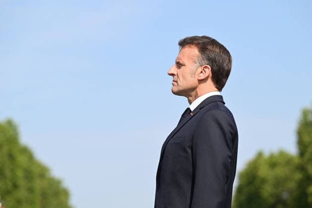 President Emmanuel Macron, Brigitte Macron, and officials at the July 14 military ceremony in Paris Jeanne Accorsini Pool Bestimage France s President Emmanuel Macron reviews troops on the Place de la Concorde with the Arc de Triomphe in the background during the annual Bastille Day military parade in Paris on July 14, 2026 ACCORSINIJEANNE accorsini0145 Credit Jeanne Accorsini SIPA 2607141140 Paris, France  Copyright: xJeannexAccorsinix xPoolx xBestimagexJeannexAccorsinix xPoolx xBestimagex