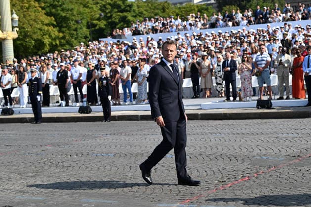 President Emmanuel Macron, Brigitte Macron, and officials at the July 14 military ceremony in Paris. Jeanne Accorsini, Pool Bestimage. France’s President Emmanuel Macron reviews troops on the Place de la Concorde with the Arc de Triomphe in the background during the annual Bastille Day military parade in Paris on July 14, 2026 ACCORSINIJEANNE accorsini0148 Credit Jeanne Accorsini SIPA 2607141141 Paris, France  Copyright: xJeannexAccorsinix xPoolx xBestimagexJeannexAccorsinix xPoolx xBestimagex