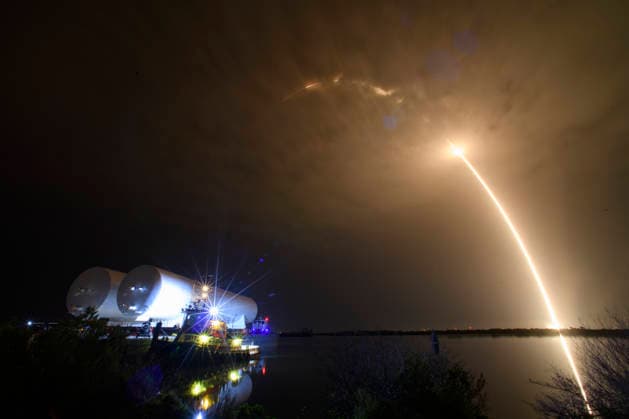 July 14, 2026, Cape Canaveral, Florida, USA: A SpaceX Falcon 9 rocket carrying 29 Starlink satellites, lifts off from Space Launch Complex-40 at Cape Canaveral Space Force Station, Florida, at 5:10 a.m. EDT on July 14, 2026. Cape Canaveral USA - ZUMAb268 20260714_znp_b268_004 Copyright: xJenniferxBriggsx