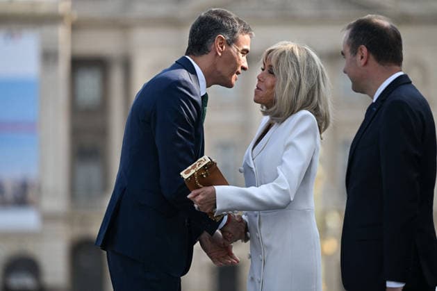 Bastille Day Parade - Place de la Concorde - Paris French Prime Minister Sebastien Lecornu and Brigitte Macron, wife of French President Emmanuel Macron, welcome Spanish Prime Minsiter Pedro Sanchez upon his arrival for the annual Bastille Day military parade on the Place de la Concorde in Paris, France, on July 14, 2026. Photo by Jeanne Accorsini Pool ABACAPRESS.COM Paris France  Copyright: xAccorsinixJeanne Pool ABACAx