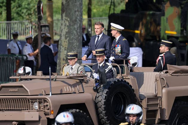 President Emmanuel Macron and Fabien Mandon, Chief of the Defense Staff, in the command car during the July 14 military ceremony in Paris. Dominique Jacovides, Bestimage. Bastille Day military parade on July 14, 2026, Paris, France  Copyright: xDOMINIQUExJACOVIDESx xBESTIMAGExDOMINIQUExJACOVIDESx xBESTIMAGEx