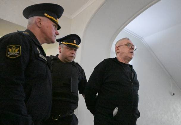 Russia Artpodgotovka Movement Trial 9205205 14.07.2026 A defendant in the case against members of the Artpodgotovka extremist organisation, which is banned in Russia, accused of plotting to blow up a train in Russia s Orenburg region, is escorted before a hearing at the Second Western District Military Court in Moscow, Russia. Evgeny Biyatov Sputnik Moscow Russia  Copyright: xEvgenyxBiyatovx