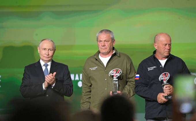 July 14, 2026, Moscow, Moscow Oblast, Russia: Russian President Vladimir Putin, left, congratulates Anatoly Vasilchenko and Viktor Taraskin, security guards at Starobelsk Pedagogical College, recipients of a special award during the All-Russia People s Front Everything for Victory! forum at the Russia National Centre, July 13, 2026 in Moscow, Russia. The two men reportedly rescued students after a Ukrainian strike on a college dormitory, Moscow Russia - ZUMAp138 20260714_zaa_p138_010 Copyright: xVyacheslavxProkofiev RussianxGovx