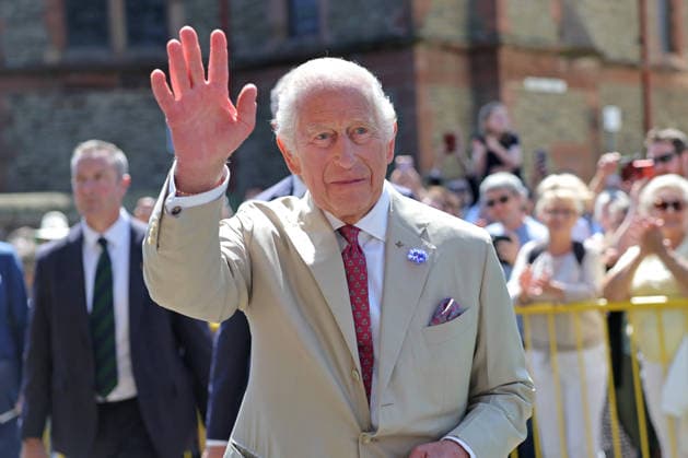 Entertainment Themen der Woche KW29 King Charles III Visits The Isle Of Man DOUGLAS, ISLE OF MAN - JULY 14: King Charles III, Lord of Mann is greeted by well-wishers during his visit to the Parliament of the Isle of Man, Tynwald on July 14, 2026 in Douglas, Isle of Man. King Charles III is visiting the island for the first time as Lord of Mann., Credit:Chris Jackson PA ROTA - B68 Avalon Isle of Man, Douglas  Copyright: xChrisxJacksonx xPAxROTAx-xB68x xAvalonx 1116481159