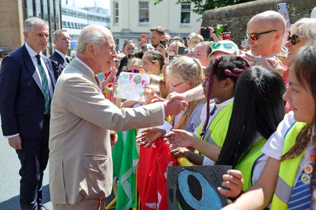 King Charles III Visits The Isle Of Man DOUGLAS, ISLE OF MAN - JULY 14: King Charles III, Lord of Mann is greeted by well-wishers during his visit to the Parliament of the Isle of Man, Tynwald on July 14, 2026 in Douglas, Isle of Man. King Charles III is visiting the island for the first time as Lord of Mann., Credit:Chris Jackson PA ROTA - B68 Avalon Isle of Man, Douglas  Copyright: xChrisxJacksonx xPAxROTAx-xB68x xAvalonx 1116481182