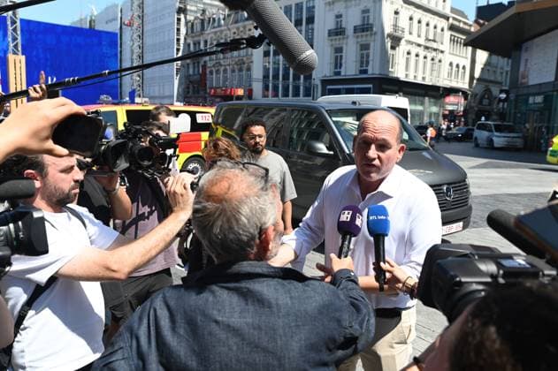 Bruxelles-Brussel mayor Philippe Close talks to the press at the scene of a fire at the OXY building at place De Brouckere, in Brussels, Tuesday 14 July 2026s. The Brussels Labour Inspectorate confirms several bodies were found in the lift shafts, 6 people are still missing. The fire broke out on the second floor of the building that is currently being renovated.  EMILExWINDAL 181120383
