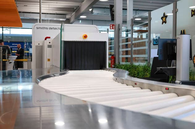 Smiths Detection Röntgenscanner bei der Eröffnung der modernisierten Sicherheitskontrolle im Terminal 1 am Flughafen Köln Bonn. Köln, 14.07.2026 *** Smiths Detection X-ray scanners at the opening of the modernized security checkpoint in Terminal 1 at Cologne Bonn Airport, Cologne, July 14, 2026 RobertxSchmiegeltx xRSZOOM,xAllexRechtexvorbehaltenx xAllxrightsxreserved.x sicherheitskontrolle_6742