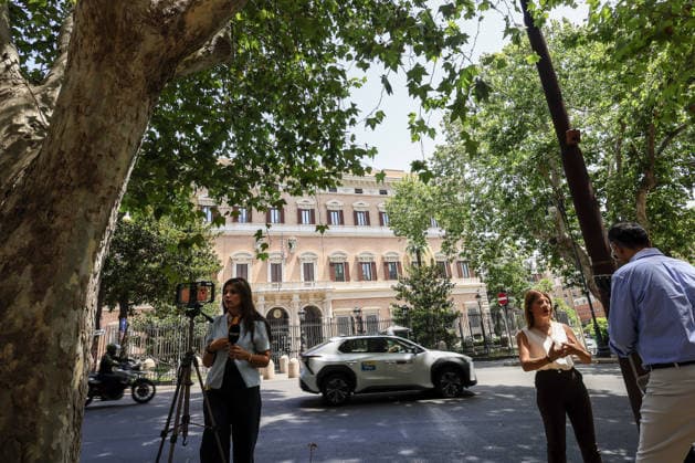 Talks between Israeli and Lebanon officials in Rome ROME, ITALY - JULY 14: Media stand in front of the U.S. Embassy where Lebanon and Israel are holding the sixth round of their negotiations in Rome, Italy, on July 14, 2026. Beirut is seeking progress towards securing an Israeli withdrawal from southern Lebanon under a U.S.-brokered deal. Riccardo De Luca Anadolu Rome Italy. Editorial use only. Please get in touch for any other usage.  Copyright: x2026xAnadoluxRiccardoxDexLucax