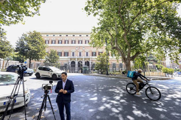 Talks between Israeli and Lebanon officials in Rome ROME, ITALY, JULY 14: Al Arabiya s journalist Salam Kayali attends a stand up in front of the U.S. Embassy where Lebanon and Israel are holding the sixth round of their negotiations in Rome, Italy, on July 14, 2026. Beirut is seeking progress towards securing an Israeli withdrawal from southern Lebanon under a U.S.-brokered deal. Riccardo De Luca Anadolu Rome Italy. Editorial use only. Please get in touch for any other usage.  Copyright: x2026xAnadoluxRiccardoxDexLucax