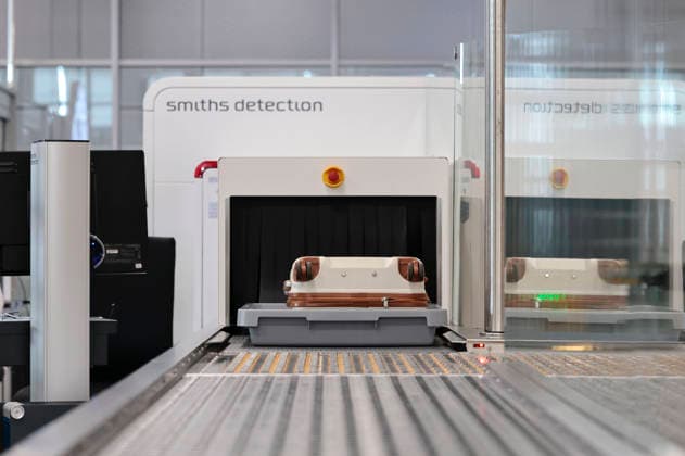 Smiths Detection Röntgenscanner bei der Eröffnung der modernisierten Sicherheitskontrolle im Terminal 1 am Flughafen Köln Bonn. Köln, 14.07.2026 *** Smiths Detection X-ray scanners at the opening of the modernized security checkpoint in Terminal 1 at Cologne Bonn Airport, Cologne, July 14, 2026 RobertxSchmiegeltx xRSZOOM,xAllexRechtexvorbehaltenx xAllxrightsxreserved.x sicherheitskontrolle_6760