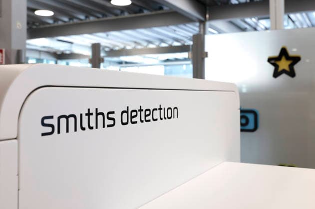 Smiths Detection Röntgenscanner bei der Eröffnung der modernisierten Sicherheitskontrolle im Terminal 1 am Flughafen Köln Bonn. Köln, 14.07.2026 *** Smiths Detection X-ray scanners at the opening of the modernized security checkpoint in Terminal 1 at Cologne Bonn Airport, Cologne, July 14, 2026 RobertxSchmiegeltx xRSZOOM,xAllexRechtexvorbehaltenx xAllxrightsxreserved.x sicherheitskontrolle_6770
