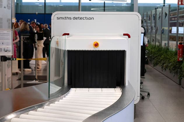 Smiths Detection Röntgenscanner bei der Eröffnung der modernisierten Sicherheitskontrolle im Terminal 1 am Flughafen Köln Bonn. Köln, 14.07.2026 *** Smiths Detection X-ray scanners at the opening of the modernized security checkpoint in Terminal 1 at Cologne Bonn Airport, Cologne, July 14, 2026 RobertxSchmiegeltx xRSZOOM,xAllexRechtexvorbehaltenx xAllxrightsxreserved.x sicherheitskontrolle_6773