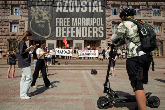 A man leans on an electric kick scooter in front of activists protesting against the increase in municipal transport fares during the Preserve Affordable Transport in Kyiv rally outside the Kyiv City State Administration building, Kyiv, Ukraine, July 14, 2026. The capital plans to raise the fare for municipal transport to UAH 30 per single trip. The new tariffs will take effect from July 15, 2026. (Photo by Marianna Kotyk Ukrinform) Kyivans protest against municipal transport fare hike  Copyright: xMariannaxKotykx