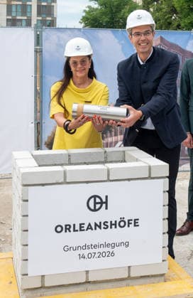 Muenchen, Grundsteinlegung der Orleanshoefe an der Orleansstrasse, mit Elisabeth Merk, Stadtbauraetin und Thomas Schmidt, Geschaeftsfuehrer GVG *** Munich, groundbreaking ceremony for the Orleanshöfe on Orleansstraße, with Elisabeth Merk, City Councilor for Urban Planning, and Thomas Schmidt, Managing Director of GVG