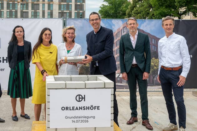 Muenchen, Grundsteinlegung der Orleanshoefe an der Orleansstrasse, mit Elisabeth Merk, Stadtbauraetin und Thomas Schmidt, Geschaeftsfuehrer GVG *** Munich, groundbreaking ceremony for the Orleanshöfe on Orleansstraße, with Elisabeth Merk, City Councilor for Urban Planning, and Thomas Schmidt, Managing Director of GVG