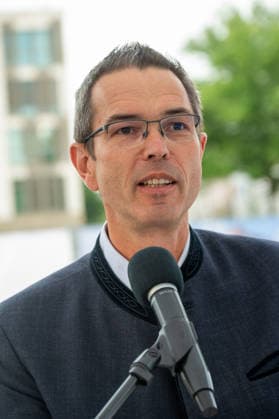 Muenchen, Grundsteinlegung der Orleanshoefe an der Orleansstrasse, Thomas Schmidt, Geschaeftsfuehrer GVG *** Munich, Groundbreaking Ceremony for the Orleanshöfe on Orleansstraße, Thomas Schmidt, Managing Director of GVG