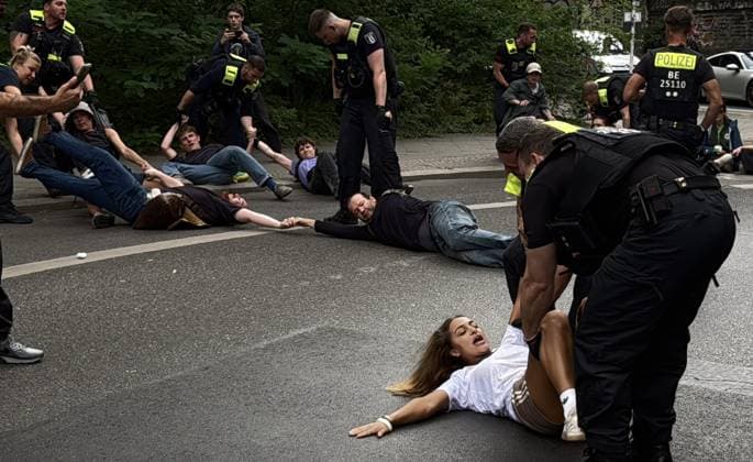 Police intervene during Rheinmetall protest in Berlin BERLIN, GERMANY - JULY 14: German police intervene against more than 30 activists supporting the Peacefully Against Genocide group during a protest near a Rheinmetall facility in Berlin s Wedding district, Germany, on July 14, 2026. Erbil Basay Anadolu Berlin Germany. Editorial use only. Please get in touch for any other usage.  Copyright: x2026xAnadoluxErbilxBasayx