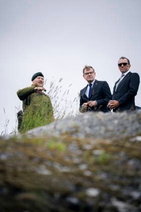 Johann Wadephul (CDU), Bundesaussenminister, schaut zusammen mit dem norwegischen Aussenminister Espen Barth Eide auf den Saltfjorden. Saltstraumen, 14.07.2026. Fotografiert im Auftrag des Auswaertigen Amtes Saltstraumen Norwegen *** Johann Wadephul (CDU), Federal Foreign Minister, looks out over the Saltstraumen strait in Saltfjorden alongside Norwegian Foreign Minister Espen Barth Eide, July 14, 2026. Photographed on behalf of the Federal Foreign Office, Saltstraumen, Norway Copyright: xThomasxTrutschel AAx