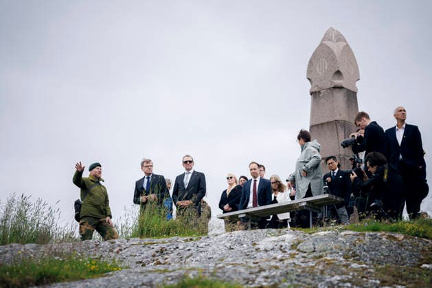 Johann Wadephul (CDU), Bundesaussenminister, schaut zusammen mit dem norwegischen Aussenminister Espen Barth Eide auf den Saltfjorden. Saltstraumen, 14.07.2026. Fotografiert im Auftrag des Auswaertigen Amtes Saltstraumen Norwegen *** Johann Wadephul (CDU), Federal Foreign Minister, looks out over the Saltstraumen strait in Saltfjorden alongside Norwegian Foreign Minister Espen Barth Eide, July 14, 2026. Photographed on behalf of the Federal Foreign Office, Saltstraumen, Norway Copyright: xThomasxTrutschel AAx