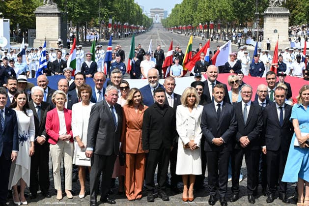 President Emmanuel Macron, his wife Brigitte Macron, and officials at the July 14, 2026, military ceremony. Jeanne Accorsini, Pool Bestimage. Ukrainian President’s wife Olena Zelenska, Ukraine’s President Volodymyr Zelensky, French President’s wife Brigitte Macron, France’s President Emmanuel Macron, and Heads of State and Government of the Coalition of the Willing pose for a family photo after the annual Bastille Day military parade on the Place de la Concorde in Paris, France, July 14, 2026 ACCORSINIJEANNE accorsini0460 Credit Jeanne Accorsini SIPA 2607141451 Paris, France  Copyright: xJeannexAccorsinix xPoolx xBestimagexJeannexAccorsinix xPoolx xBestimagex