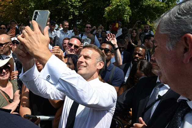 President Emmanuel Macron, his wife Brigitte Macron, and officials at the July 14, 2026, military ceremony Jeanne Accorsini Pool Bestimage French President Emmanuel Macron and Brigitte Macron greet members of the public and pose for selfies at the end of the annual Bastille Day military parade on the Champs-Élysées in Paris, France, on July 14, 2026 ACCORSINIJEANNE accorsini0517 Credit Jeanne Accorsini SIPA 2607141456 Paris France  Copyright: xJeannexAccorsinix xPoolx xBestimagexJeannexAccorsinix xPoolx xBestimagex