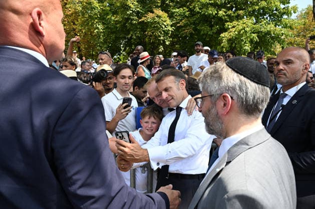 President Emmanuel Macron, his wife Brigitte Macron, and officials at the July 14, 2026, military ceremony Jeanne Accorsini Pool Bestimage French President Emmanuel Macron and Brigitte Macron greet members of the public and pose for selfies at the end of the annual Bastille Day military parade on the Champs-Élysées in Paris, France, on July 14, 2026 ACCORSINIJEANNE accorsini0520 Credit Jeanne Accorsini SIPA 2607141456 Paris France  Copyright: xJeannexAccorsinix xPoolx xBestimagexJeannexAccorsinix xPoolx xBestimagex