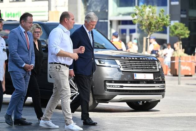 Prime Minister Bart de Wever, Bruxelles-Brussel mayor Philippe Close and King Philippe - Filip of Belgium pictured at the scene of a fire at the OXY building at place De Brouckere, in Brussels, Tuesday 14 July 2026s. The Brussels Labour Inspectorate confirms several bodies were found in the lift shafts, 6 people are still missing. The fire broke out on the second floor of the building that is currently being renovated.  EMILExWINDAL 181130271