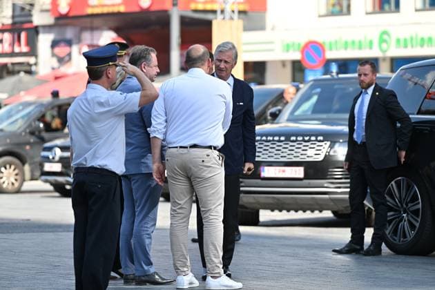Prime Minister Bart de Wever, Bruxelles-Brussel mayor Philippe Close and King Philippe - Filip of Belgium pictured at the scene of a fire at the OXY building at place De Brouckere, in Brussels, Tuesday 14 July 2026s. The Brussels Labour Inspectorate confirms several bodies were found in the lift shafts, 6 people are still missing. The fire broke out on the second floor of the building that is currently being renovated.  EMILExWINDAL 181130309