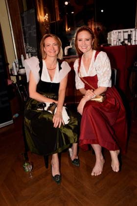 Eileen Popielaty PR Barbara Meier Model Muenchen 14.07.2026 Silbersaal des DeutschenTheater Vorstellung der diesjaehrigen Wiesn-Barbara Meier praesentiert ihre nachhaltige Dirndl Kollektion - Angermaier X Greenline by Barbara Meier. Foto Muenchen *** Eileen Popielaty, PR; Barbara Meier, Model; Munich, July 14, 2026; Silbersaal at the Deutsches Theater; Presentation of this year’s Oktoberfest; Barbara Meier presents her sustainable dirndl collection, Angermaier X Greenline by Barbara Meier; Photo: Munich