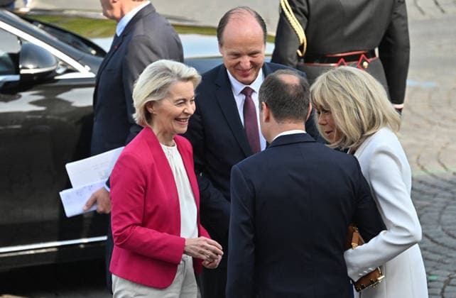 Ursula von der Leyen, President of the European Commission, her husband Heiko, Sébastien Lecornu, Prime Minister, Brigitte Macron President Emmanuel Macron and officials during the July 14 military ceremony in Paris Liewig Jacovides Bestimage President Emmanuel Macron and officials during the military ceremony on July 14 in Paris, France  Copyright: xJacovidesx xLiewigx xBestimagexJacovidesx xLiewigx xBestimagex