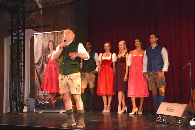 Mit Models Dr Axel Munz Angermaier Tracht Muenchen 14.07.2026 Silbersaal des Deutschen Theater Vorstellung der diesjaehrigen Wiesn-Barbara Meier praesentiert ihre nachhaltige Dirndl Kollektion - Angermaier X Greenline by Barbara Meier. Foto Muenchen *** With models Dr. Axel Munz Angermaier, traditional costume, Munich, July 14, 2026, Silbersaal at the Deutsches Theater, presentation of this year’s Oktoberfest; Barbara Meier presents her sustainable dirndl collection, Angermaier X Greenline by Barbara Meier; photo, Munich