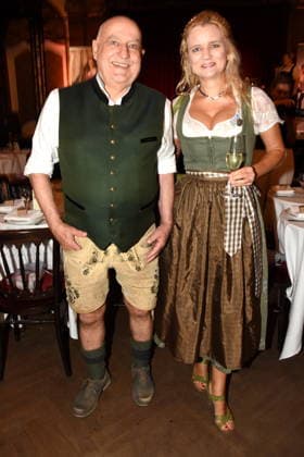 Dr Axel Munz Angermaier Tracht Raphaela Maier Schauspielerin Iberl Buehnen Inhaberin Muenchen 14.07.2026 Silbersaal des Deutschen Theater Vorstellung der diesjaehrigen Wiesn-Barbara Meier praesentiert ihre nachhaltige Dirndl Kollektion - Angermaier X Greenline by Barbara Meier. Foto Muenchen *** Dr. Axel Munz Angermaier, Traditional Costume Designer; Raphaela Maier, Actress; Iberl Buehnen, Owner; Munich, July 14, 2026; Silbersaal at the Deutsches Theater; Presentation of this year’s Oktoberfest; Barbara Meier presents her sustainable dirndl collection, Angermaier X Greenline by Barbara Meier Photo: Munich