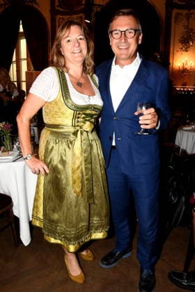 Anja Berger Stadtraetin Thomas Linsmayer Deutsches Theater GF- Muenchen 14.07.2026 Silbersaal des Deutschen Theater Vorstellung der diesjaehrigen Wiesn-Barbara Meier praesentiert ihre nachhaltige Dirndl Kollektion - Angermaier X Greenline by Barbara Meier. Foto Muenchen *** Anja Berger, City Councilwoman; Thomas Linsmayer, Managing Director of the Deutsches Theater; Munich, July 14, 2026; Silbersaal at the Deutsches Theater; Presentation of this year’s Oktoberfest; Barbara Meier presents her sustainable dirndl collection, Angermaier X Greenline by Barbara Meier; Photo: Munich