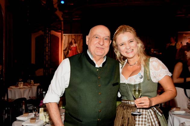 Dr Axel Munz Angermaier Tracht Raphaela Maier Schauspielerin Iberl Buehnen Inhaberin Muenchen 14.07.2026 Silbersaal des Deutschen Theater Vorstellung der diesjaehrigen Wiesn-Barbara Meier praesentiert ihre nachhaltige Dirndl Kollektion - Angermaier X Greenline by Barbara Meier. Foto Muenchen *** Dr. Axel Munz Angermaier, Traditional Costume Designer; Raphaela Maier, Actress; Iberl Buehnen, Owner; Munich, July 14, 2026; Silbersaal at the Deutsches Theater; Presentation of this year’s Oktoberfest; Barbara Meier presents her sustainable dirndl collection, Angermaier X Greenline by Barbara Meier Photo: Munich