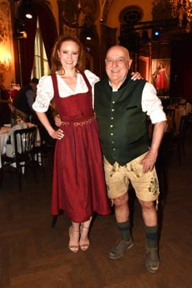 Barbara Meier Model Dr.Axel Munz Angermaier Tracht Muenchen 14.07.2026 Silbersaal des Deutschen Theater Vorstellung der diesjaehrigen Wiesn-Barbara Meier praesentiert ihre nachhaltige Dirndl Kollektion - Angermaier X Greenline by Barbara Meier. Foto Muenchen *** Barbara Meier, Model; Dr. Axel Munz; Angermaier Traditional Costume; Munich, July 14, 2026; Silbersaal at the Deutsches Theater; Presentation of this year s Oktoberfest; Barbara Meier presents her sustainable dirndl collection, Angermaier X Greenline by Barbara Meier; Photo: Munich