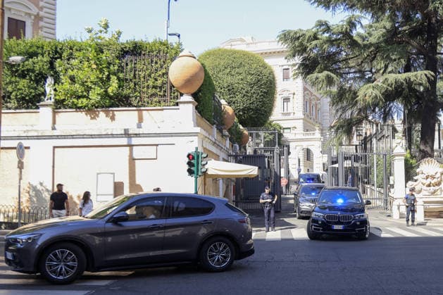 Talks between Israeli and Lebanon officials in Rome ROME, ITALY - JULY 14: A motorcade leaves the U.S. Embassy, where Lebanon and Israel held the sixth round of their negotiations in Rome, Italy, on July 14, 2026. Beirut is seeking progress towards securing an Israeli withdrawal from southern Lebanon under a U.S.-brokered deal. Riccardo De Luca Anadolu Rome Italy. Editorial use only. Please get in touch for any other usage.  Copyright: x2026xAnadoluxRiccardoxDexLucax
