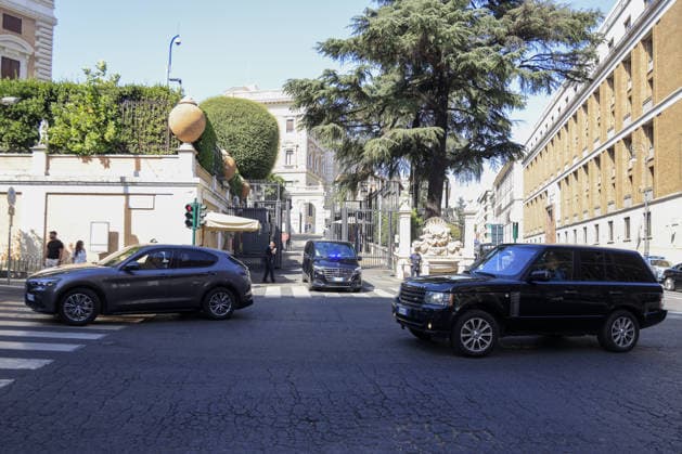 Talks between Israeli and Lebanon officials in Rome ROME, ITALY - JULY 14: A motorcade leaves the U.S. Embassy, where Lebanon and Israel held the sixth round of their negotiations in Rome, Italy, on July 14, 2026. Beirut is seeking progress towards securing an Israeli withdrawal from southern Lebanon under a U.S.-brokered deal. Riccardo De Luca Anadolu Rome Italy. Editorial use only. Please get in touch for any other usage.  Copyright: x2026xAnadoluxRiccardoxDexLucax
