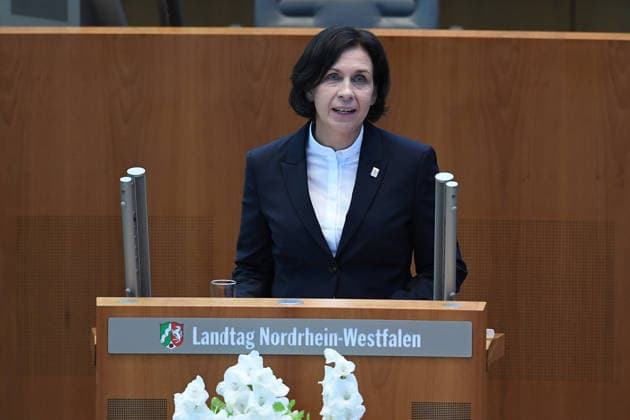 Gedenkstunde Hochwasserkatastrophe am 14.07.2026 im Landtag Nordrhein-Westfalen in Düsseldorf Claudia Müller-Bück ( Superintendentin des Ev. Kirchenkreise Bad Godesberg-Voreifel ) während der Gedenkstunde im Landtag Nordrhein-Westfalen. *** Memorial service for the flood disaster on July 14, 2026, at the North Rhine-Westphalia State Parliament in Düsseldorf. Claudia Müller Bück, Superintendent of the Evangelical Church District of Bad Godesberg-Voreifel, during the memorial service at the North Rhine-Westphalia State Parliament. xRx