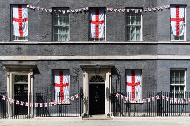 England Flags at Downing Street, London, UK -Tuesday 14 July A general view of England flags and bunting on the windows at Downing Street, London, England, UK on Tuesday 14 July, 2026 ahead of The England team s semi final match against Argentina at the World Cup., Credit:Justin Ng Avalon UK, England, London, Downing Street  Copyright: xJustinxNgx xAvalonx 1116512674