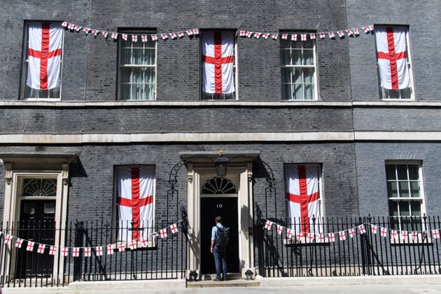 England Flags at Downing Street, London, UK -Tuesday 14 July A general view of England flags and bunting on the windows at Downing Street, London, England, UK on Tuesday 14 July, 2026 ahead of The England team s semi final match against Argentina at the World Cup., Credit:Justin Ng Avalon UK, England, London, Downing Street  Copyright: xJustinxNgx xAvalonx 1116512682