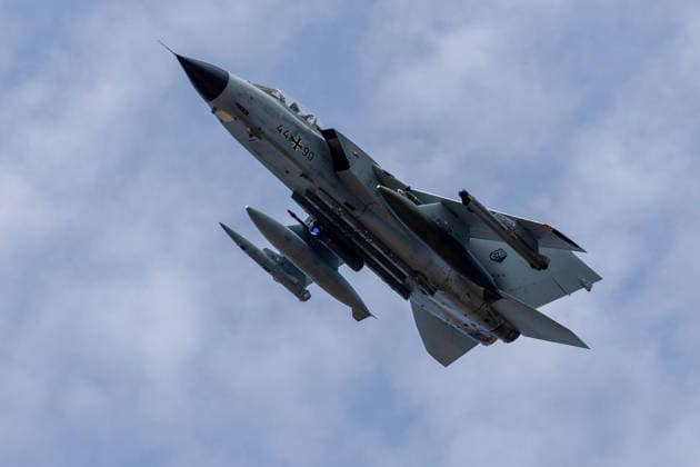 14.07.2026, xjrdrx, Politik Bundeswehr, Bundeswehr Tornado - über dem Saarpolygon Deutsch-Französisches Freundschaftsfest Panavia Tornado IDS des Taktischen Luftwaffengeschwaders 33 (TaktLwG 33) der Bundeswehr vom Fliegerhorst in Büchel Saarlouis *** July 14, 2026, xjrdrx, Politics, German Armed Forces, German Armed Forces Tornado over the Saarpolygon German-French Friendship Festival Panavia Tornado IDS of Tactical Air Force Wing 33 (TaktLwG 33) of the German Armed Forces from the air base in Büchel, Saarlouis