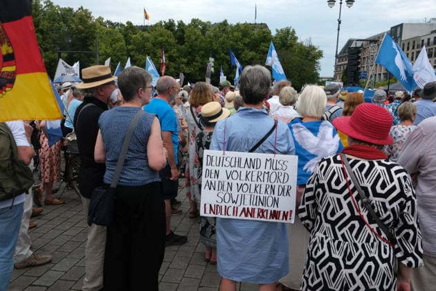 RECORD DATE NOT STATED Russland ist nicht unser Feind! Kundgebung der Friedenskundgebung u.a. mit Beiträge Sevim Dagdelen, Eugen Drewermann, Justus Frantz, Gabriele Gysi am Brandenburger Tor, auf dem Platz des 18. März, 20.6.2026 *** Russia Is Not Our Enemy Peace Rally featuring speeches by Sevim Dagdelen, Eugen Drewermann, Justus Frantz, Gabriele Gysi, and others at the Brandenburg Gate, on 18 March Square, June 20, 2026