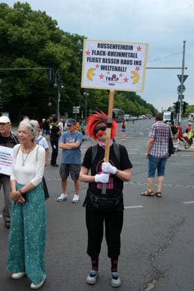 RECORD DATE NOT STATED Russland ist nicht unser Feind! Kundgebung der Friedenskundgebung u.a. mit Beiträge Sevim Dagdelen, Eugen Drewermann, Justus Frantz, Gabriele Gysi am Brandenburger Tor, auf dem Platz des 18. März, 20.6.2026 *** Russia Is Not Our Enemy Peace Rally featuring speeches by Sevim Dagdelen, Eugen Drewermann, Justus Frantz, Gabriele Gysi, and others at the Brandenburg Gate, on 18 March Square, June 20, 2026