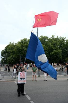 RECORD DATE NOT STATED Russland ist nicht unser Feind! Kundgebung der Friedenskundgebung u.a. mit Beiträge Sevim Dagdelen, Eugen Drewermann, Justus Frantz, Gabriele Gysi am Brandenburger Tor, auf dem Platz des 18. März, 20.6.2026 *** Russia Is Not Our Enemy Peace Rally featuring speeches by Sevim Dagdelen, Eugen Drewermann, Justus Frantz, Gabriele Gysi, and others at the Brandenburg Gate, on 18 March Square, June 20, 2026
