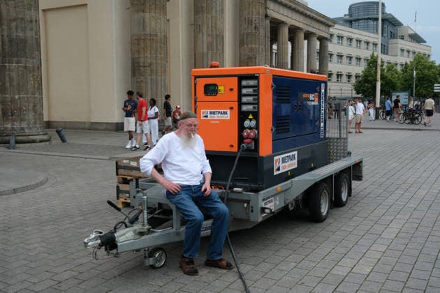 RECORD DATE NOT STATED Russland ist nicht unser Feind! Kundgebung der Friedenskundgebung u.a. mit Beiträge Sevim Dagdelen, Eugen Drewermann, Justus Frantz, Gabriele Gysi am Brandenburger Tor, auf dem Platz des 18. März, 20.6.2026 *** Russia Is Not Our Enemy Peace Rally featuring speeches by Sevim Dagdelen, Eugen Drewermann, Justus Frantz, Gabriele Gysi, and others at the Brandenburg Gate, on 18 March Square, June 20, 2026