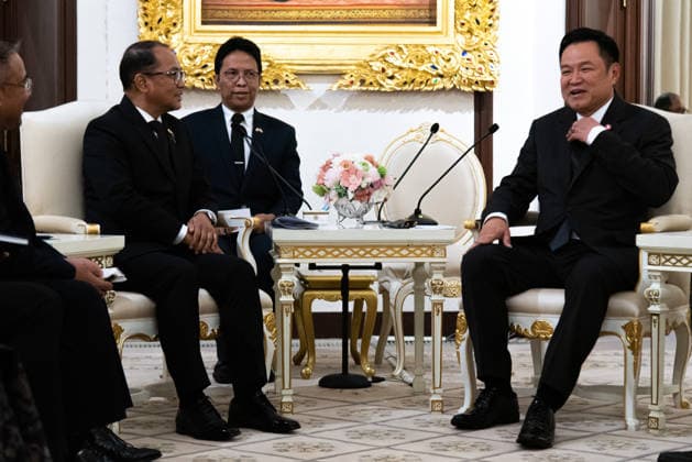 Myanmar Foreign Minister Tin Maung Swe meets with Thailand s PM in Bangkok - 14 Jul 2026 Myanmar Foreign Minister Tin Maung Swe (C-L) seen talking with Thailand s prime minister Anutin Charnvirakul (R) during the meeting at the Government House. Myanmar Foreign Minister Tin Maung Swe visits Thailand to attend the Informal Meeting of ASEAN Foreign Ministers, which includes the Informal Consultation on Myanmar. Bangkok Thailand Copyright: xPeeraponxBoonyakiatx xSOPAxImagesx Myanmar_Foreign_Minister-4